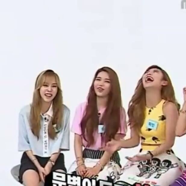 웃을때 누가 뒤에서 잡아땡기는 마마무 휘인.jpg | 인스티즈