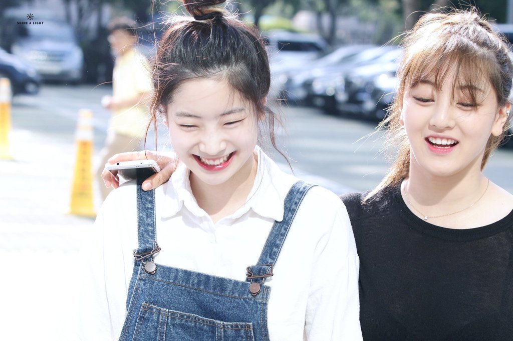 트와이스 멜빵 다현 | 인스티즈
