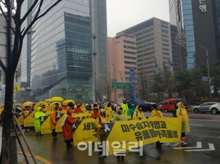 눈맞으면서 시위하는 세월호 유가족들 | 인스티즈