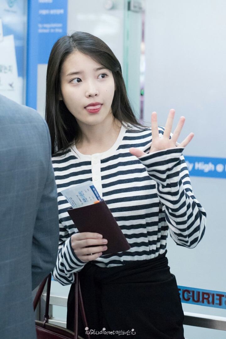 단가라 정석으로 코디한 아이유.jpg | 인스티즈