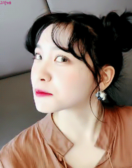 [레드벨벳] 옒쓸커플(예리,슬기) 과자 먹방타임.gif | 인스티즈