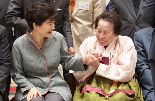 오늘자 뒷통수 ㄷㄷㄷ.jpg | 인스티즈