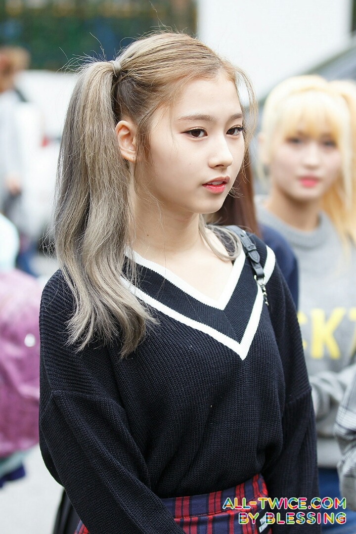 머리 묶는거랑 푼거랑 갭이 큰거같은 여자아이돌 .jpg | 인스티즈