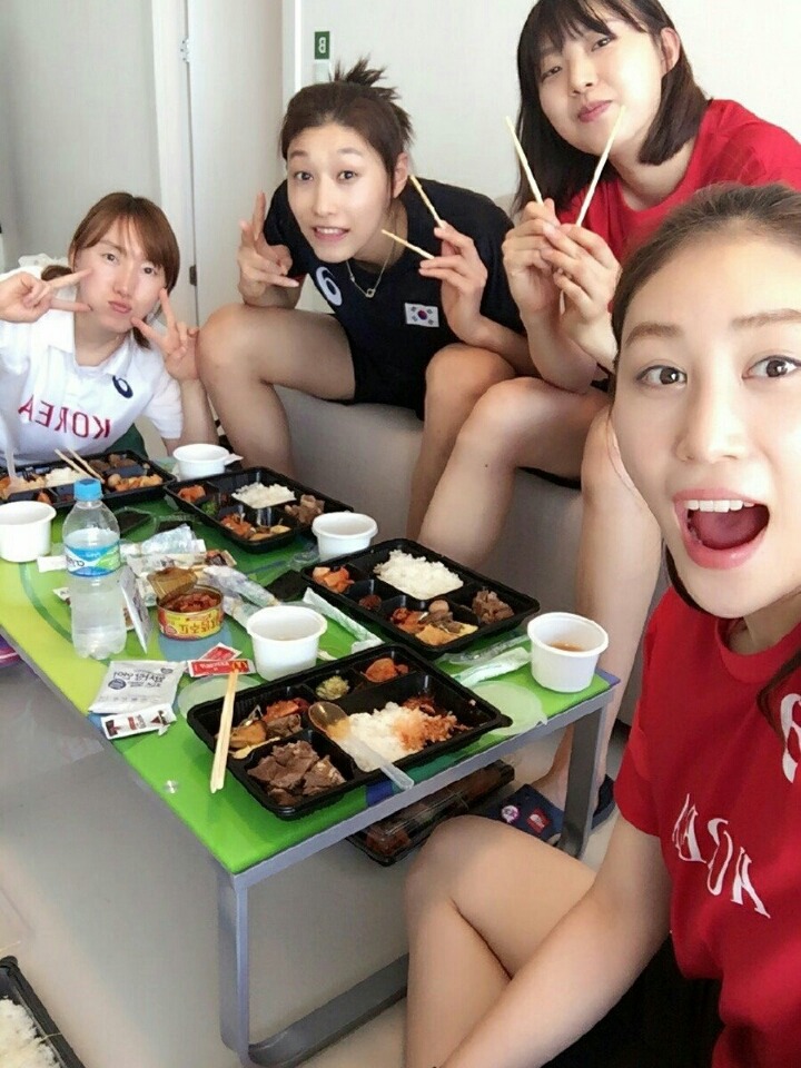 한국여자팀 배구전 승리후... | 인스티즈