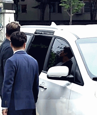 다시보는 이진욱 경찰서 출두 | 인스티즈
