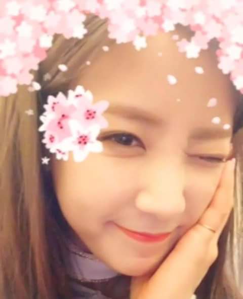 꽂을 든 초롱이 | 인스티즈