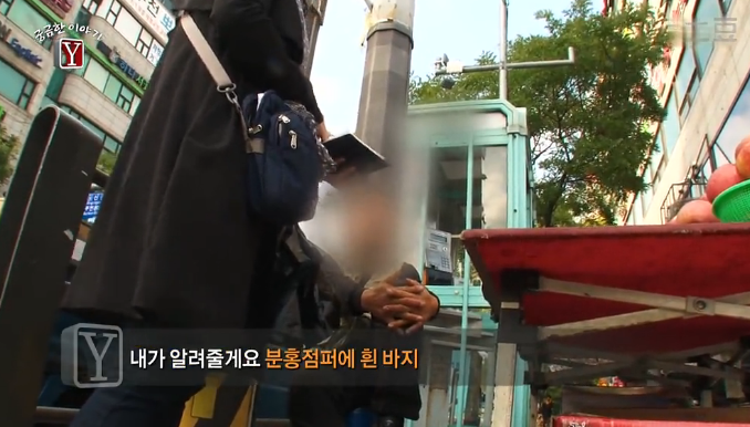 유모차 탄 아기들을 마음대로 만지고 다니는 여자 | 인스티즈