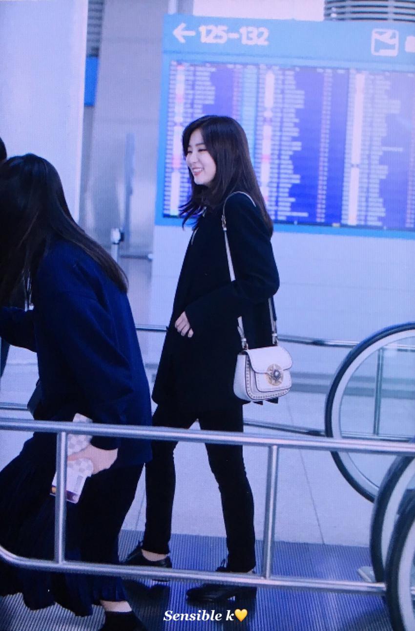 오늘자 출국하는 레드벨벳.jpg | 인스티즈