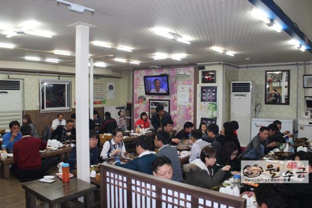 월수금 통돼지 김치찌개 이미지