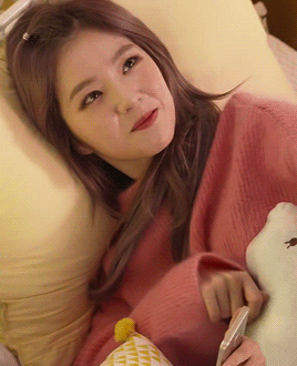 침대에 누운 아이린.gif | 인스티즈