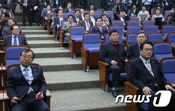 오늘자 신난 더민주, 침통한 새누리 | 인스티즈