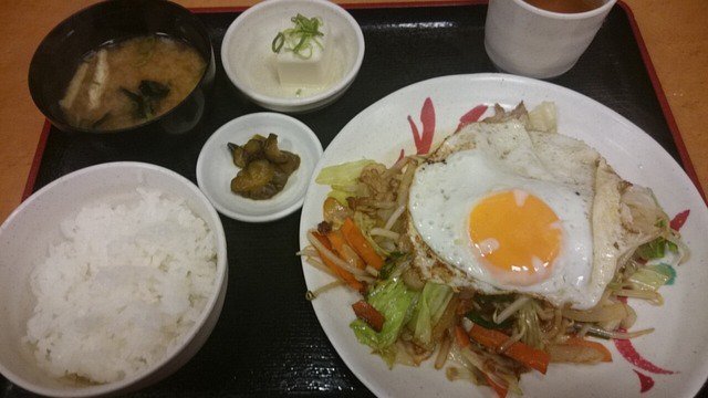 아침밥 굶은 학생들이 없도록 천원에 제공되는 어느 일본 대학의 학식.jpg | 인스티즈
