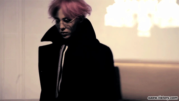 보는 내가 다 민망해지는 지드래곤 짤.gif | 인스티즈