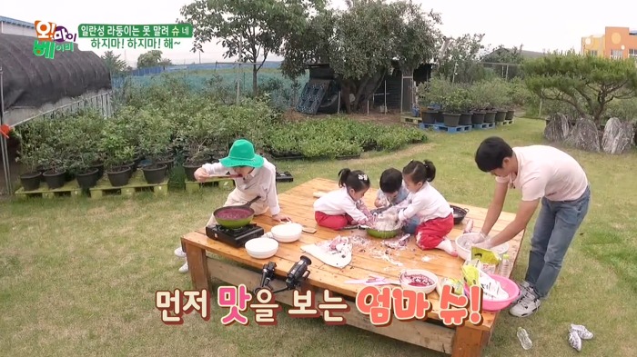 [오마이베이비] 블루베리 잼을 먹이고 싶은 엄마와 잼이 싫은 라율이ㅋㅋㅋ.jpg | 인스티즈