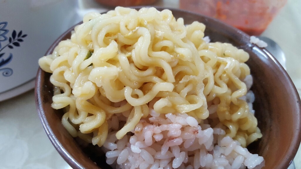 현실적인 자취생 라면 한상 | 인스티즈