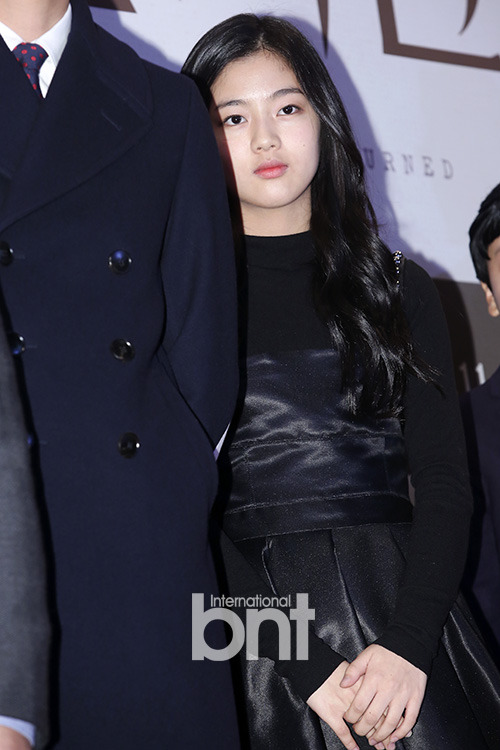 오늘자 강동원과 신은수 | 인스티즈