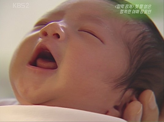 정웅인 첫째딸 세윤이 신생아시절 (+둘째딸 소윤이 셋째딸 다윤이♡) | 인스티즈