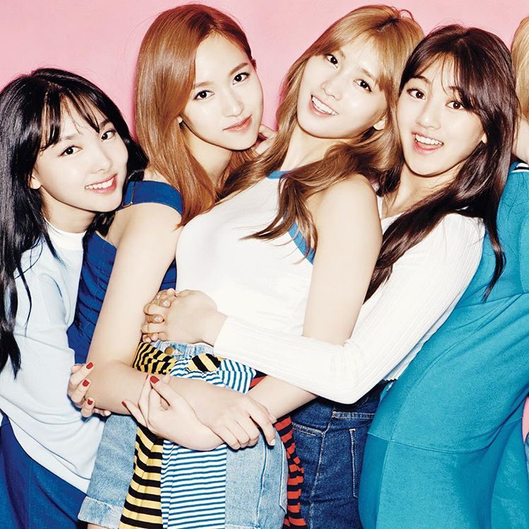 [트와이스] 1주년 기념 멤버 단체 짤 모음.jpg | 인스티즈