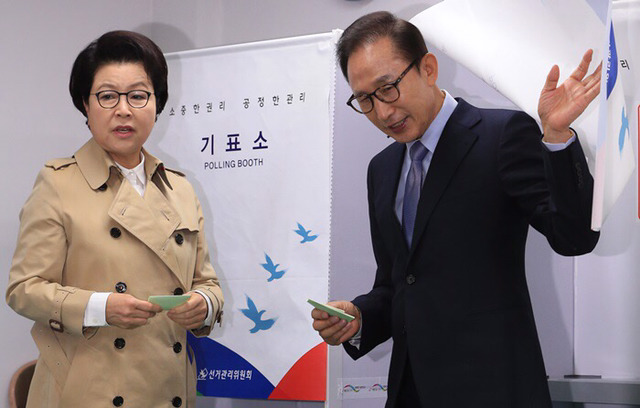 ??? : 우리는... 죽다 살아도 1번이야...! | 인스티즈