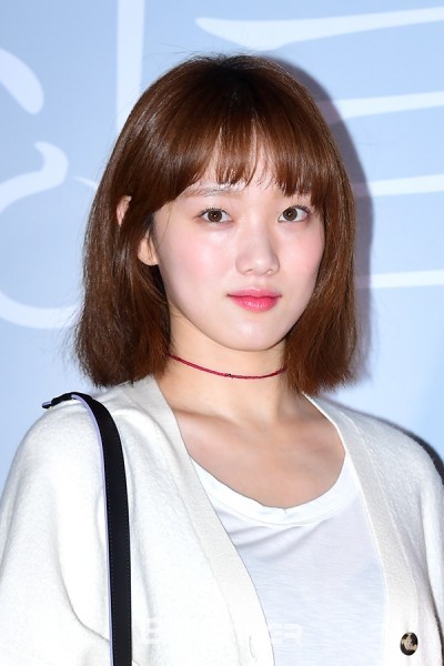 오늘자 이성경 | 인스티즈
