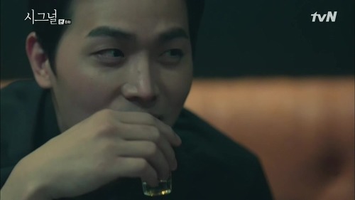 [시그널] 깐죽거리며 끌다가 본성나온 박해영(이제훈)ㄷㄷㄷ.gif | 인스티즈