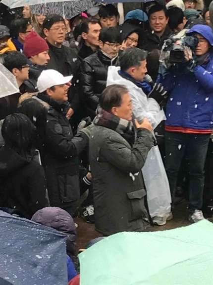 오늘자 홍대에서 문재인 | 인스티즈