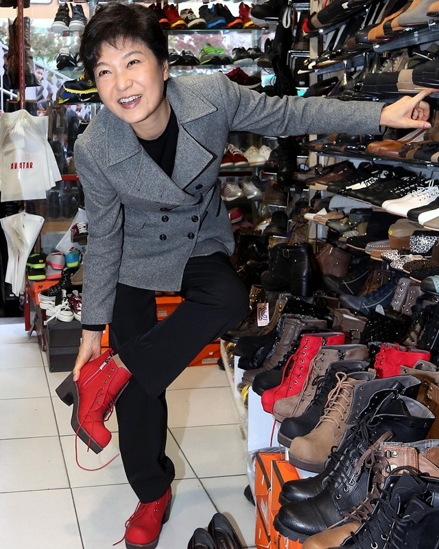 말없이 행동으로 보여주는 박근혜 대통령 | 인스티즈