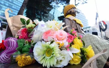  콘돔을 매일같이 씻던 소녀들이 받은 10억엔 | 인스티즈