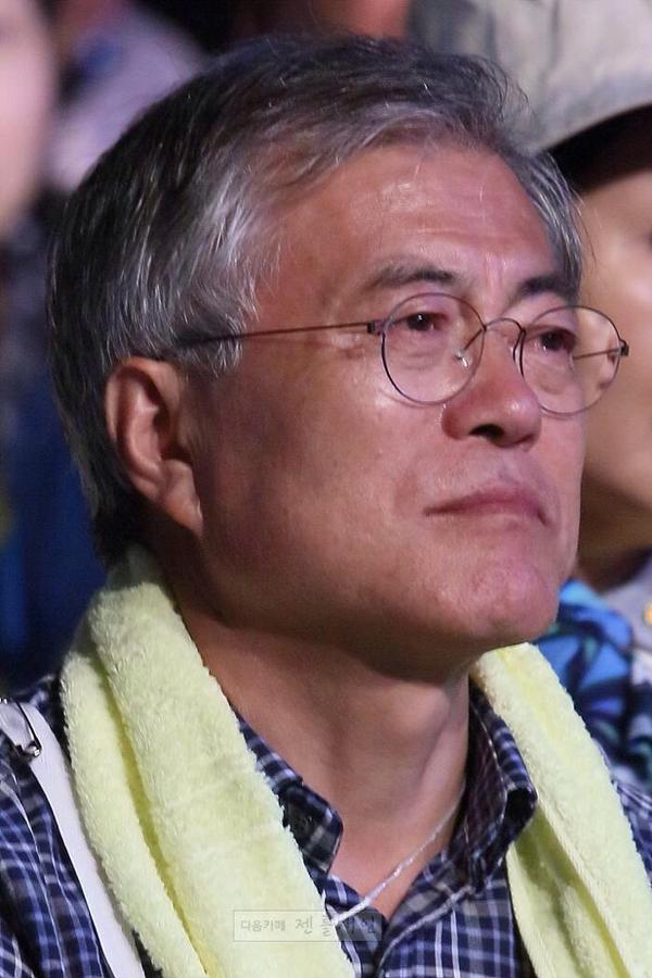 나이 들면서 얼굴의 느낌이 바뀌는듯한 문재인.jpg | 인스티즈