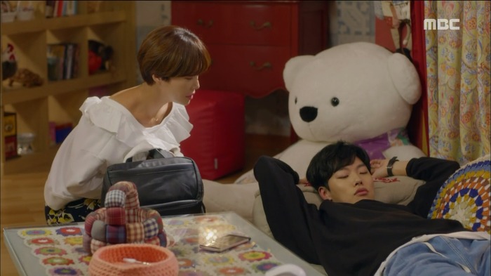 [운빨로맨스] 다짜고짜 보늬(황정음) 집을 찾아간 집 없는 수호(류준열).jpgif | 인스티즈