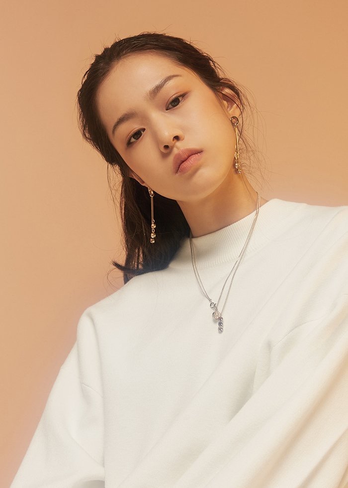SNS에서 설리, 블랙핑크 제니 닮은걸로 화제모은 2001년생 모델 | 인스티즈