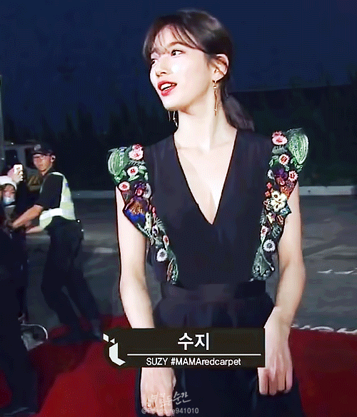 오늘 시상식에서도 미모 열일하는 수지.jpgif | 인스티즈