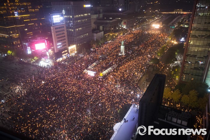 광화문광장 가득 메운 촛불.jpg | 인스티즈