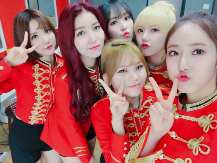 오늘자 여자친구 공식 트위터 사진.jpg | 인스티즈