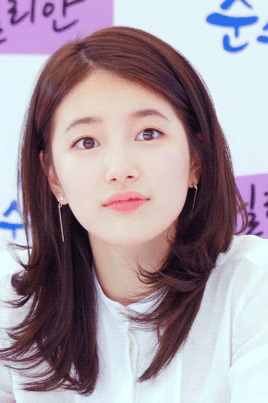 우는 팬 달래주는 수지.gif | 인스티즈