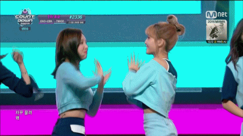 11월 10일자 트와이스 TT 움짤 + 불장난 춤추는 나연 모모 | 인스티즈