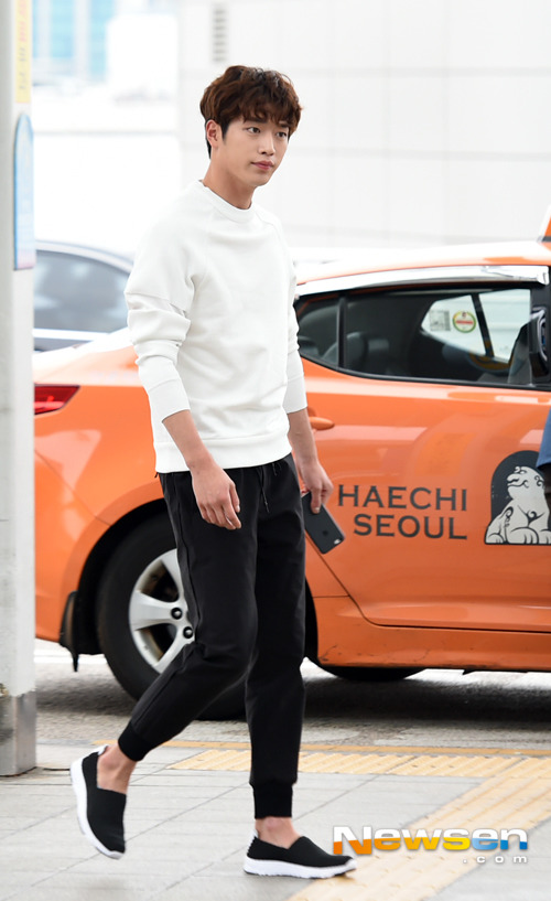 오늘자 서강준 공항패션.jpg | 인스티즈