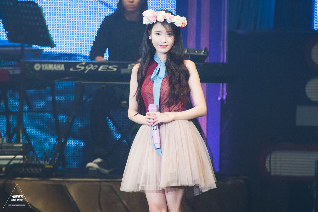 [15.11.22] 아이유 쳇셔 서울콘서트 둘째날 포토타임.jpgif | 인스티즈