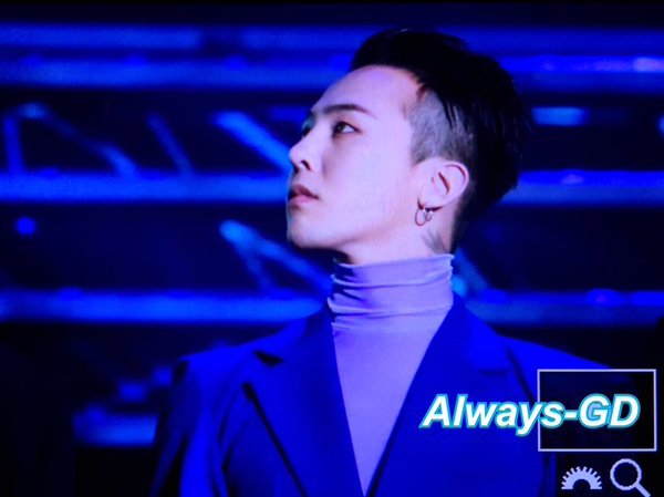 미리 상받을 갯수 세는 지드래곤.gif | 인스티즈