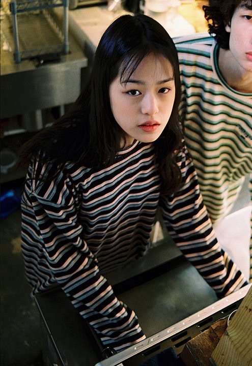 SNS에서 설리, 블랙핑크 제니 닮은걸로 화제모은 2001년생 모델 | 인스티즈