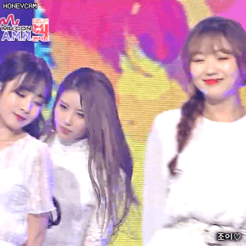 171007 추석특집 뮤콘서트 러블리즈 빵떡이 류수정.gif | 인스티즈