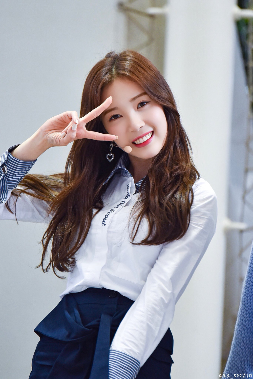 [에이프릴] 일 하다가 잠깐 쉬는 시간이 되서 채경이 | 인스티즈