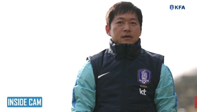공 살리기 게임 꼴찌해서 얼차려받는 김남일.... | 인스티즈