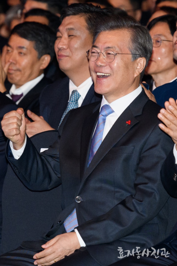 오늘자 문재인 대통령 | 인스티즈