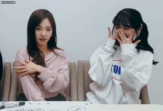 중2 동생 앞에서 섹시한 표정 짓는 언니.GIF | 인스티즈