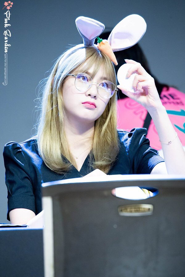 [에이핑크] 아몬드 초콜릿이 먹고싶어서 하영이 | 인스티즈