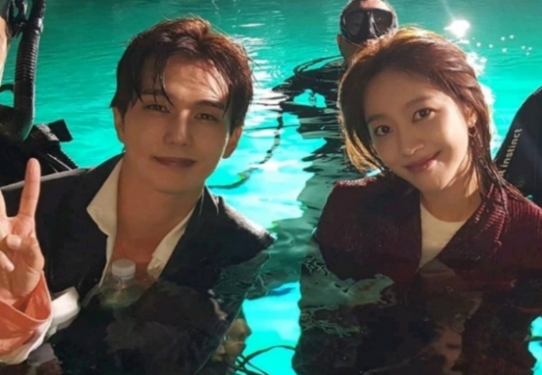촬영장에서 대놓고 꽁냥거리면서 노는 유승호 조보아 .JPG | 인스티즈