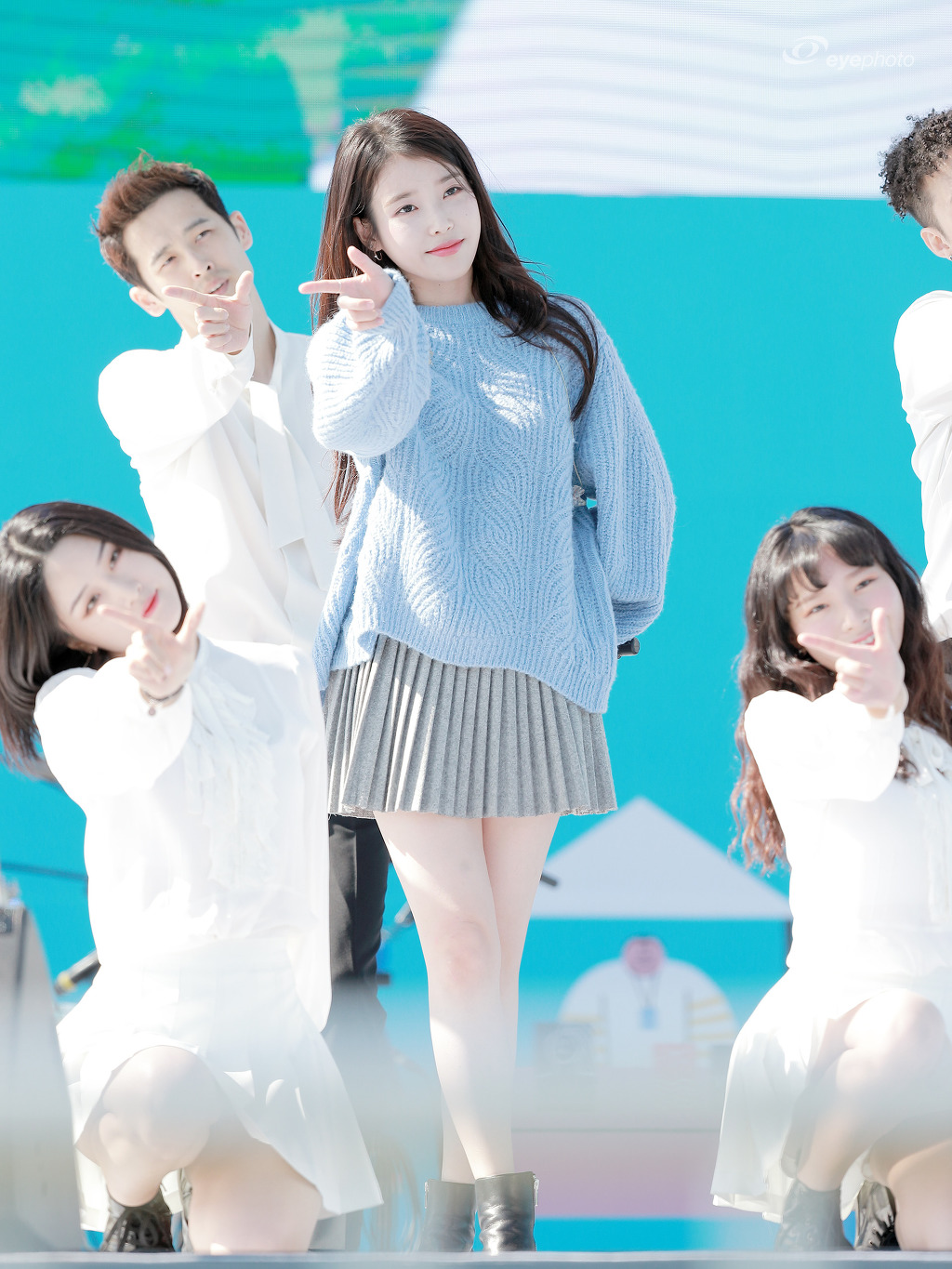 하늘하늘한 하늘색 아이유.jpg | 인스티즈