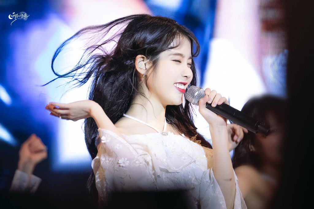 아이유는 어쩜 이리 이쁘지.jpgif | 인스티즈