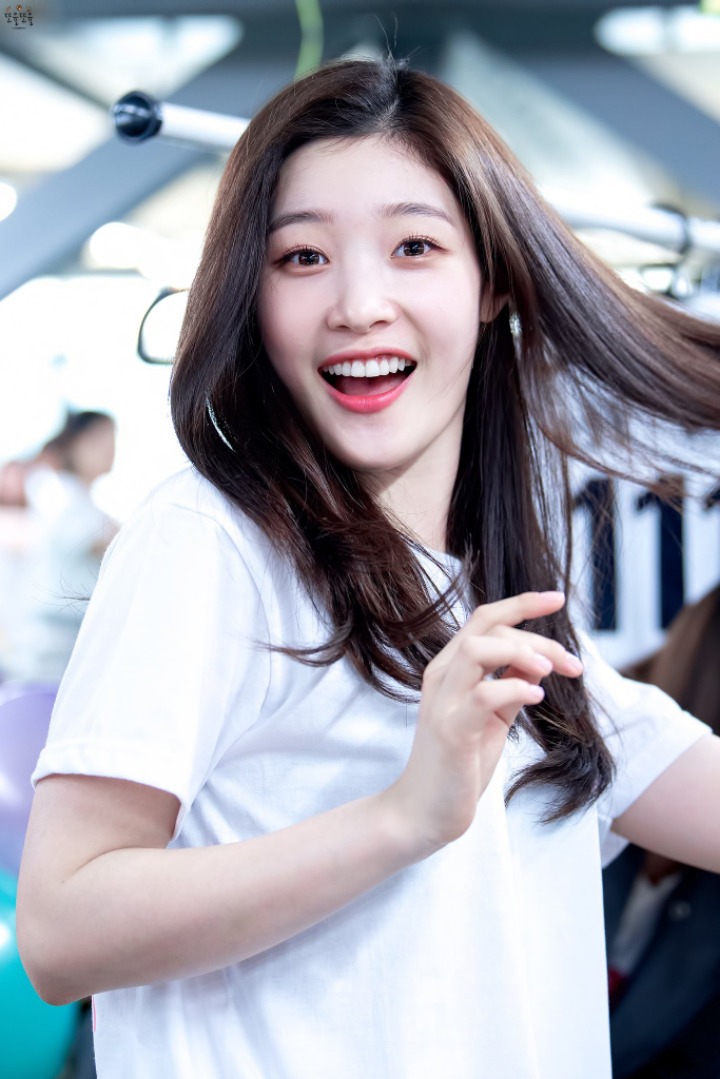 아침을 여는 정채연 | 인스티즈
